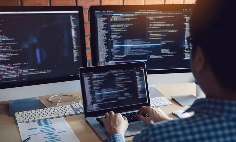 数据科学选型:R与Python如何赋能滕州市网站建设?